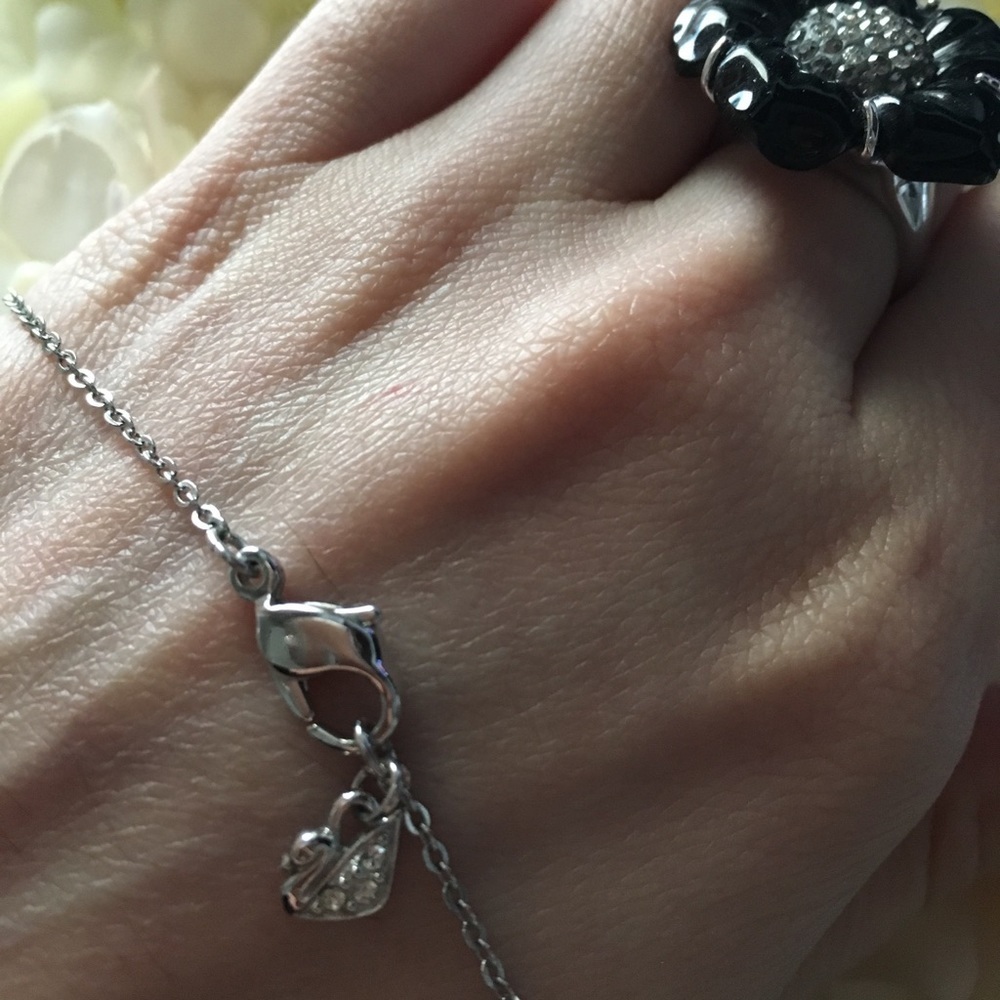 Gorgeous authentic Swarovski ring and necklace set - Picture 4 of 5